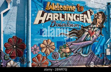 Willkommen in Harlingen's Downtown, Wandgemälde von Chris Valdez, Mural Art Walk in Harlingen, Rio Grande Valley, Texas, USA Stockfoto