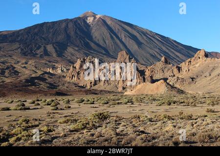 Der Teide, Spaniens höchster Berg, in der Herbstnachmittagssonne auf der Insel Teneriffa auf den Kanarischen Inseln. Stockfoto