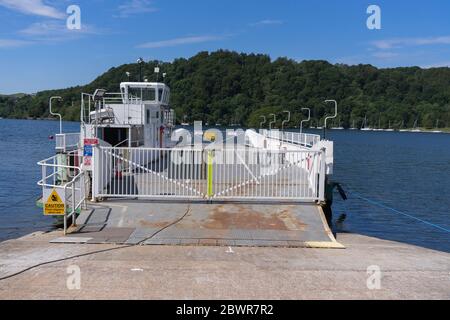 Die Lake Windermere Autofähre, wegen der Covid-19 Sperre geschlossen Stockfoto