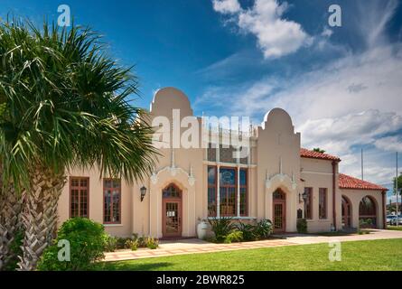 Southern Pacific Depot (1927), jetzt Handelskammer, spanischer Kolonialstil, Edinburg, Rio Grande Valley, Texas, USA Stockfoto