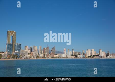 Benidorm Spanien Poniente Strand wunderschönes blaues Meer und Himmel an der Costa Blanca Stockfoto