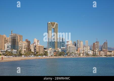 Benidorm Spanien Poniente Strand wunderschönes blaues Meer und Himmel an der Costa Blanca Stockfoto