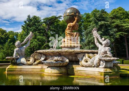 Der Atlas Fountain auf dem Gelände von Castle Howard, Yorkshire, England Stockfoto