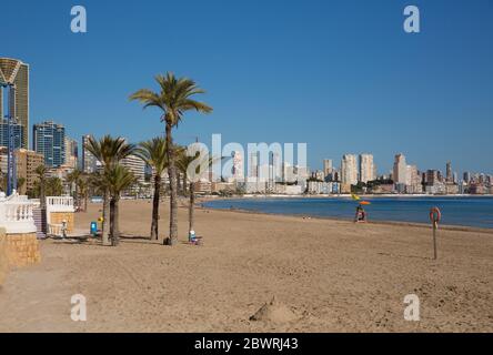 Benidorm Strand wunderschönes blaues Meer und Himmel an der Costa Blanca Spanien Stockfoto