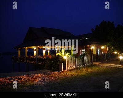 Das Hotel liegt im kleinen Dorf im Süden von Laos Stockfoto