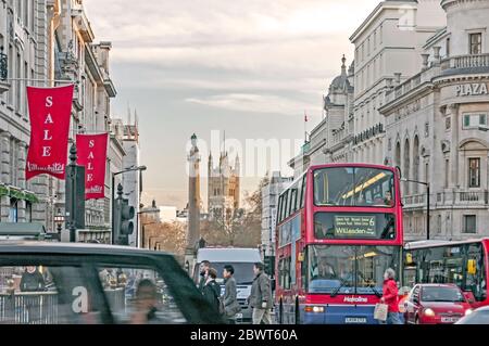 Hohen Verkehrsaufkommens in der Regent Street, London, einer der bekanntesten und exklusive shopping-Strassen der Hauptstadt Stockfoto