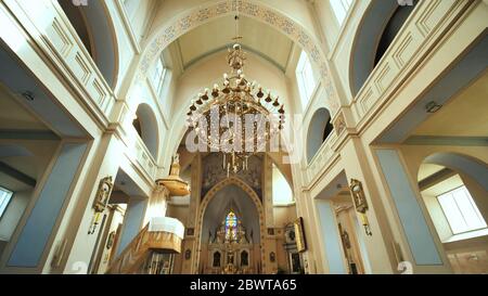Das Innere einer katholischen Kirche in Osteuropa. Stockfoto