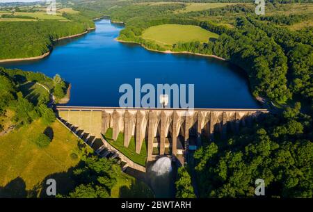 Ein allgemeiner Blick auf den Wimbleball Lake in Exmoor, Somerset. Wimbleball Lake auf Exmoor in Somerset, England, ist ein Wasserreservoir in der gebaut Stockfoto