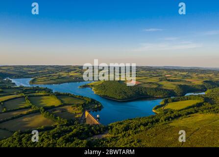 Ein allgemeiner Blick auf den Wimbleball Lake in Exmoor, Somerset. Wimbleball Lake auf Exmoor in Somerset, England, ist ein Wasserreservoir in der gebaut Stockfoto