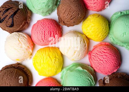 Ice Cream schöpft Sammlung auf weißem Hintergrund Stockfoto