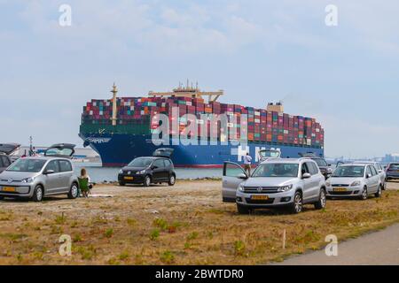 ROTTERDAM, 03-06-2020, Grootste containerschip ter wereld HMM Algeciras arriveert in Rotterdam. Größtes Containerschiff der Welt HMM Algeciras kommt in Rotterdam an Credit: Pro Shots/Alamy Live News Stockfoto