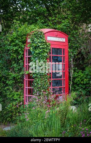 Verlassene britische Telefonzelle Stockfoto