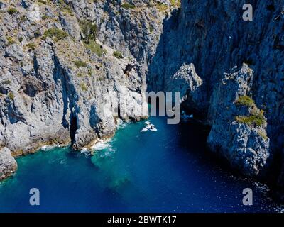 Luftaufnahme der felsigen Klippen entlang Kap Disibilmez Dalyan Türkei Stockfoto