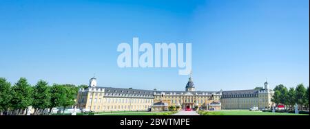 KARLSRUHE, 27. Juli 2018. Das Karlsruher Schloss, ein 1715 von Markgraf Karl III. Wilhelm von Baden-Durlach errichtetes Schloss Stockfoto