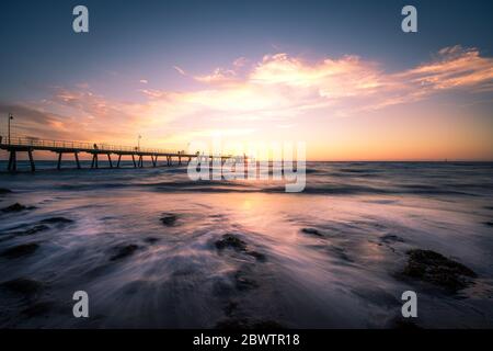 Glenelg-Steg bei Sonnenuntergang, Adelaide, Australien Stockfoto