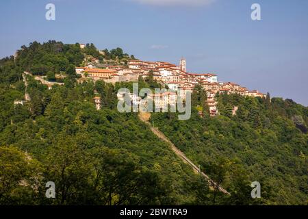 Wallfahrtsort Santa Maria del Monte auf Sacro Monte di Varese, UNESCO-Weltkulturerbe, Santa Maria del Monte, Varese, Lombardei, IT Stockfoto