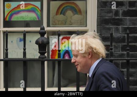 London, Großbritannien. Juni 2020. Der britische Premierminister Boris Johnson verlässt am 3. Juni 2020 die Downing Street 10 für die Fragen des Premierministers im Unterhaus in London. Kredit: Tim Ireland/Xinhua/Alamy Live News Stockfoto