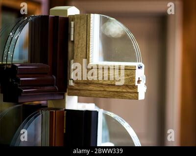 Ausschnitt Modell eines Kunststoff-und Holz Fensterrahmen Stockfoto