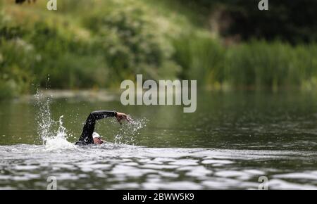 Joe Choong aus Großbritannien und dem Team GB trainieren im Fluss Avon unter Dundas Aqueduct während einer Trainingseinheit in Bath. Ausgabedatum: Mittwoch, 3. Juni 2020. Foto-Kredit sollte lauten: David Davies/PA Wire Stockfoto