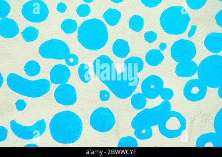 Blue Dot Malerei auf Betonwand. Stockfoto