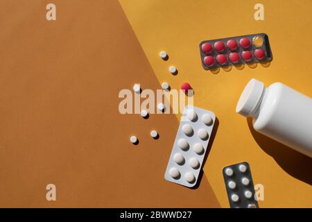 Studio Schuss von Pillen Blister-Packs und Pille Flasche Stockfoto