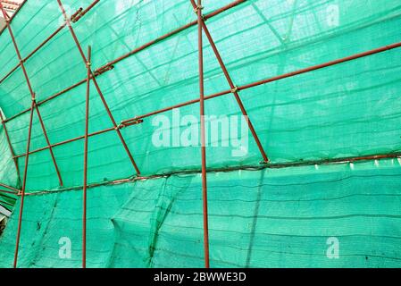 Sicherheitsnetz auf der Baustelle. Stockfoto