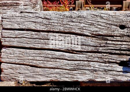 Altes verwittertes Holz in den Docks in Bristol, England Stockfoto