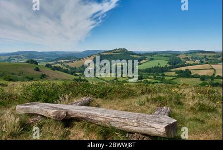 Hopesay Village und Burrow Fort, von Hopesay Hill aus gesehen, in der Nähe von Craven Arms, Shropshire Stockfoto