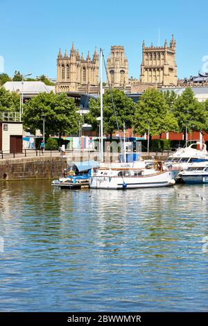 Blick auf die Kathedrale von Bristol vom Fluss Avon in Bristol, England, Großbritannien Stockfoto