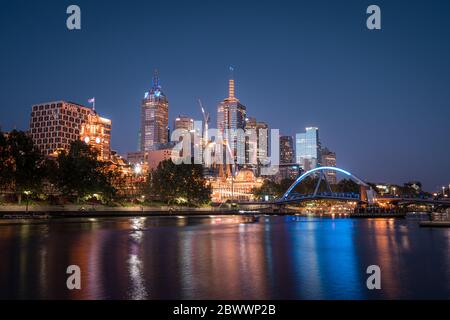 Stadt Melbourne. Stadtbild von Melbourne, Australien bei Sonnenuntergang im Sommer Stockfoto