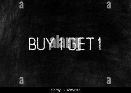 Kaufen Sie einen auf schwarzem Chalkboard Hintergrund, passend für Business Concept. Stockfoto