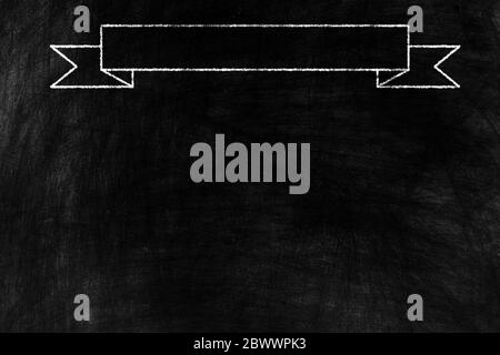 Band-Etikett auf schwarzem Grund Chalkboard Hintergrund mit Platz für Text. Stockfoto