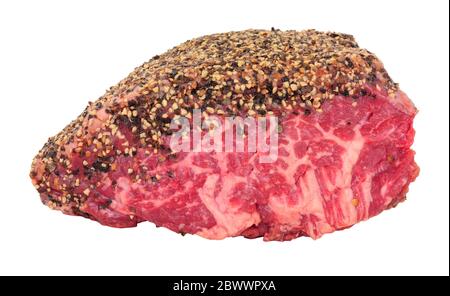 Roh Pfeffer und Salz bedeckt Rindfleisch Rumpel Joint auch als Picanha geschnitten und Sirloin Cap Fleisch auf einem weißen Hintergrund isoliert bekannt Stockfoto