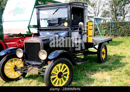 Moorgreen, Nottinghamshire, Großbritannien. 26. August 2013. Ein 1926 Ford Flachbett-LKW auf dem Display auf der Moorgreen Country Show, Nottinghamshire, England, Großbritannien Stockfoto