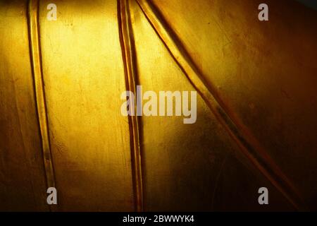 Nahaufnahme Rückseite des alten goldenen Buddha Bildhintergrundes. Stockfoto