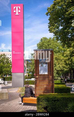 Der Biotech-Filter CityTree vor der Telekom-Zentrale in der Friedrich-Ebert-Allee. Es nutzt Moos, um Schadstoffe aus der Luft, Bonn, Nord zu filtern Stockfoto