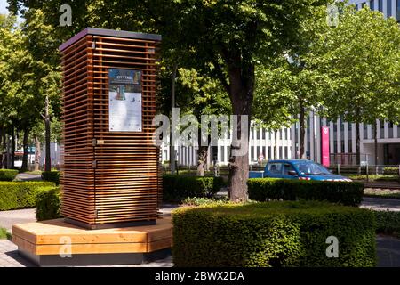 Der Biotech-Filter CityTree vor der Telekom-Zentrale in der Friedrich-Ebert-Allee. Es nutzt Moos, um Schadstoffe aus der Luft, Bonn, Nord zu filtern Stockfoto