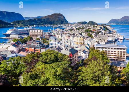 Alesund, Norwegen. Blick auf die Jugendstilstadt von oben. Stockfoto