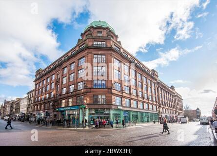 Straßenansicht der Ecke Trongate und Glassford Street im Zentrum von Glasgow, Schottland. Stockfoto