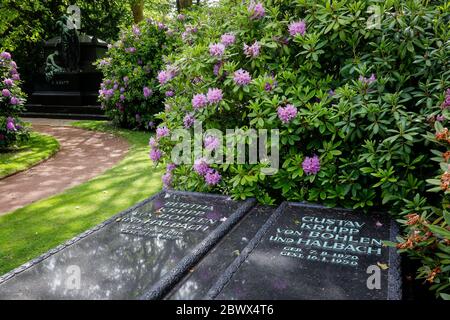 Essen, Ruhrgebiet, Nordrhein-Westfalen, Deutschland - Graves von Bertha Krupp von Bohlen und Halbach und Gustav Krupp von Bohlen und Halbach, Familie ceme Stockfoto