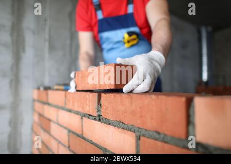 Handwerker arbeiten an einem neuen Projekt Stockfoto