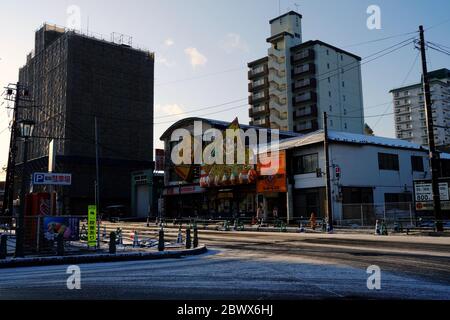 HAKODATE, JAPAN - 15. NOVEMBER 2019: Lucky Pierrot bei Hakodate im Winter. Lucky Pierrot ist die Nummer eins der japanischen Fast Food, die 1987 gegründet wurde. Stockfoto