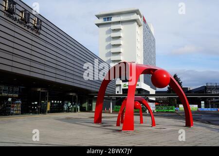 HAKODATE, JAPAN - 15. NOVEMBER 2019: Hakodate Station am Herbsttag, wo ist ein Bahnhof in Hakodate, der von JR Hakodate betrieben wird. Stockfoto