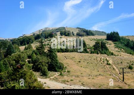 Sessellift im Sommer. Bariloche, Argentinien. Stockfoto