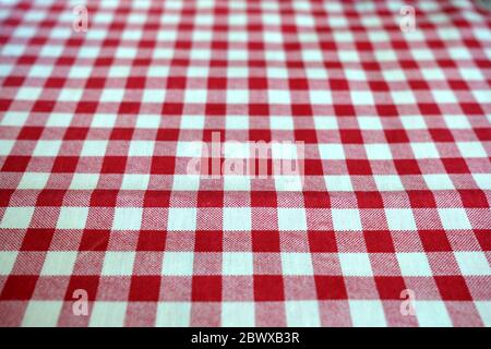 Rot Kariert Tischdecke Textur Hintergrund. Stockfoto