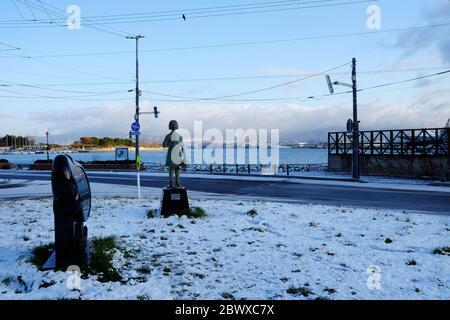 HAKODATE, JAPAN - 15. NOVEMBER 2019: Hakodate Bay im Winter. Hakodate ist eine berühmte Touristenattraktion in Hokkaido, Japan. Stockfoto