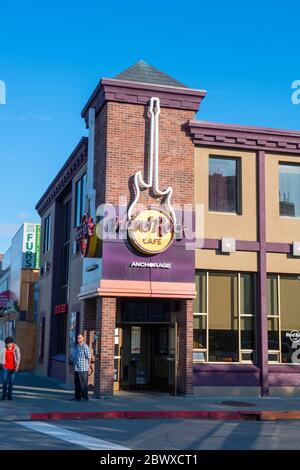 Hard Rock Cafe an der 4th Avenue in der E Street im historischen Stadtzentrum von Anchorage, Alaska, AK, USA. Stockfoto