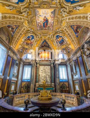 Baptisterium in der Basilika Santa Maria Maggiore in Rom, Italien. Stockfoto