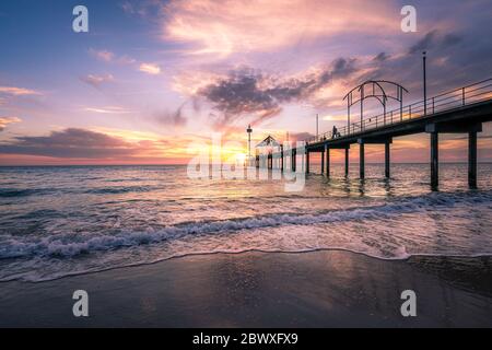 Sonnenuntergang am Brighton Pier, Adelaide, South Australia Stockfoto