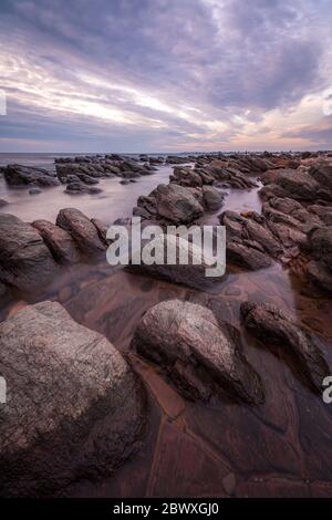 Australische Küste bei Sonnenuntergang, Port Noarlunga, Australien Stockfoto